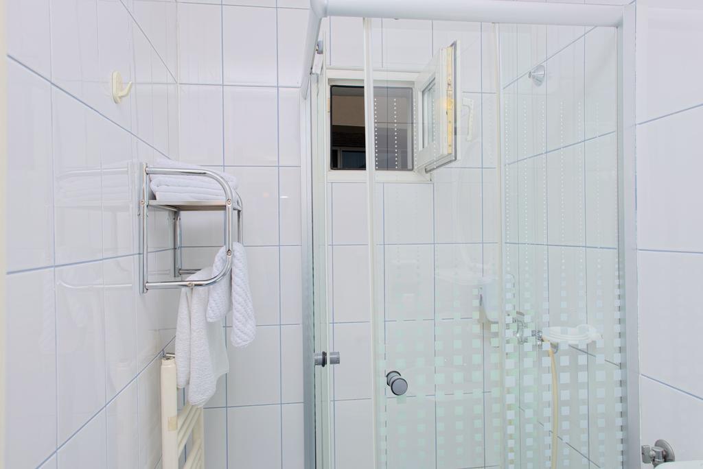 Guest house Pensiunea Leo Brasov